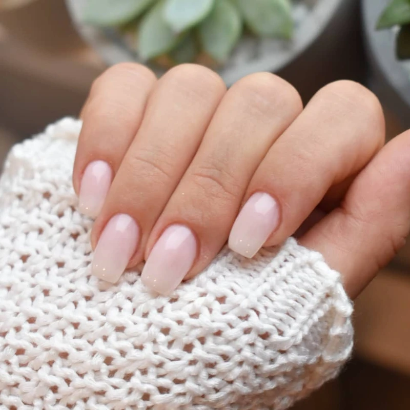 2019秋冬美甲趨勢「棉花糖漸層」美甲範例。