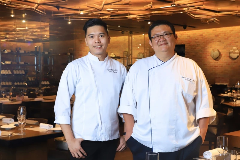 (左)Sinasera 24 主廚楊柏偉、(右)台南晶英酒店主廚鄭安宏