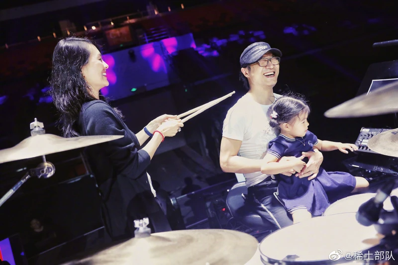 章子怡與老公汪峰及愛女醒醒 章子怡與老公汪峰及愛女醒醒