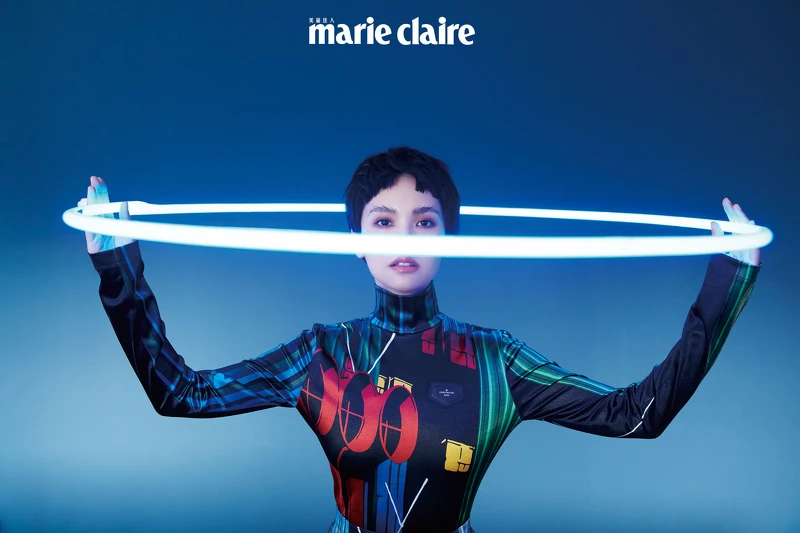 圖騰高領上衣、圖騰皮革裙,all by Louis Vuitton。 圖騰高領上衣、圖騰皮革裙,all by Louis Vuitton。