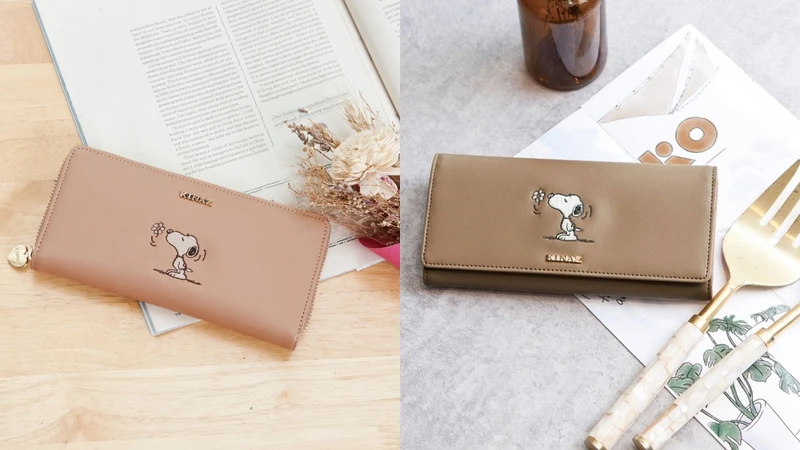 KINAZ x SNOOPY™史努比聯名款多隔層ㄇ型拉鍊長夾，NT2,880 / KINAZ x SNOOPY™史努比聯名款多隔層掀蓋長夾，NT2,980