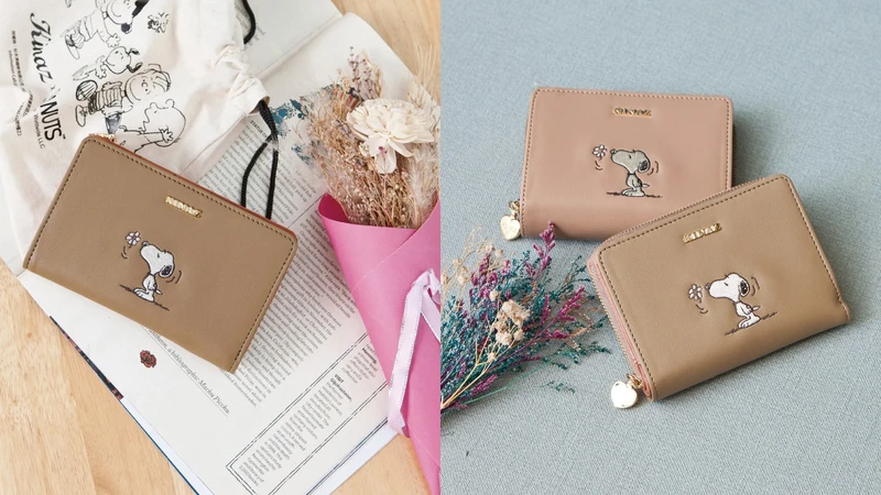 KINAZ x SNOOPY™史努比聯名款L型拉鍊零錢層中夾，NT2,780 / KINAZ x SNOOPY™史努比聯名款多卡層三層中夾，NT2,780
