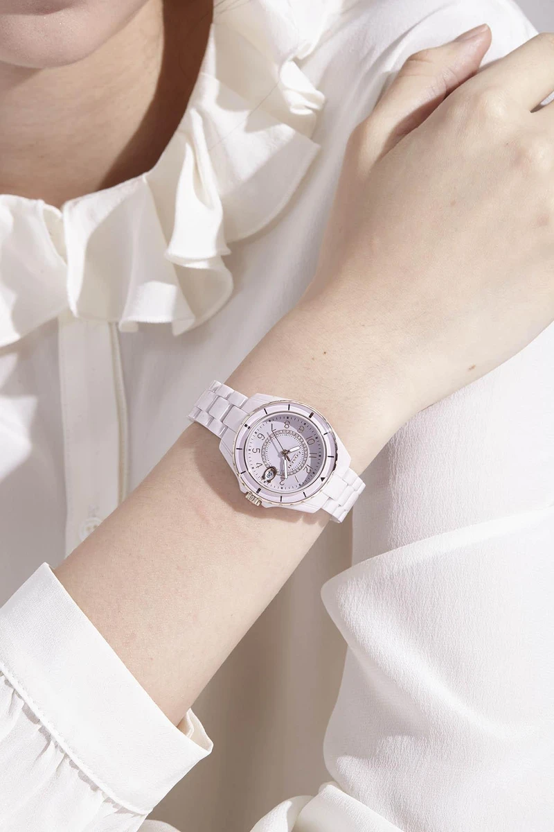 Preston系列粉色陶瓷腕錶,NT11,800。 Preston系列粉色陶瓷腕錶,NT11,800。