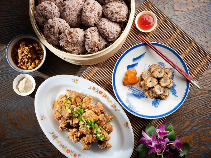 肉燥芋丸、古味酥炸排骨酥、手工自製肝花 肉燥芋丸、古味酥炸排骨酥、手工自製肝花