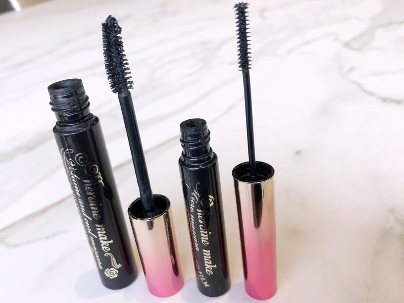 細睫控360°零死角睫毛膏是是KISS ME花漾美姬明星商品「瞬翹自然捲纖長防水睫毛膏」的小刷頭版本。 細睫控360°零死角睫毛膏是是KISS ME花漾美姬明星商品「瞬翹自然捲纖長防水睫毛膏」的小刷頭版本。