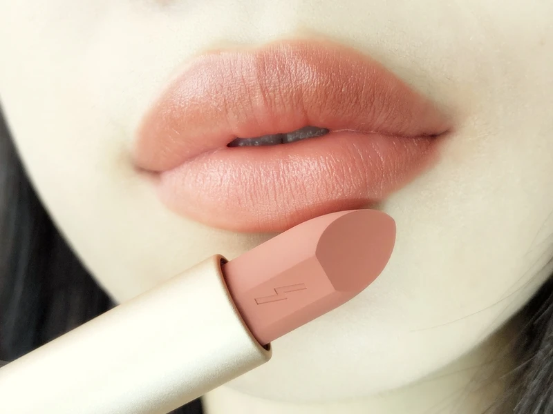 渲霧奶油唇膏#007試色參考,不是我的唇~ 渲霧奶油唇膏#007試色參考,不是我的唇~