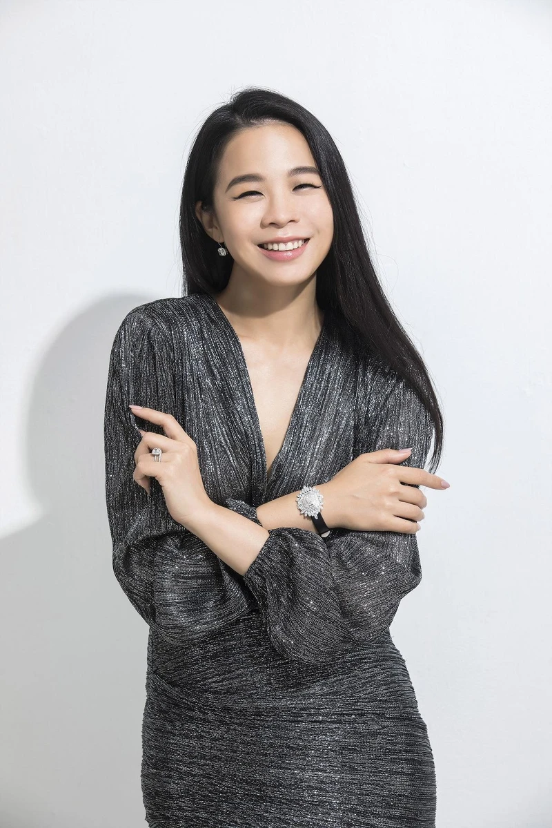 海瑞溫斯頓 The One系列 枕形切工鑽石戒指、海瑞溫斯頓 鑽石線戒、海瑞溫斯頓枕型切工極細微密釘鑲嵌鑽石耳環、海瑞溫斯頓Ultimate Emerald Signature珠寶時計 海瑞溫斯頓 The One系列 枕形切工鑽石戒指、海瑞溫斯頓 鑽石線戒、海瑞溫斯頓枕型切工極細微密釘鑲嵌鑽石耳環、海瑞溫斯頓Ultimate Emerald Signature珠寶時計