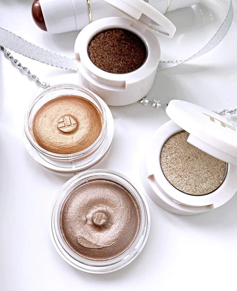 左上#12 REFLCTION、右下#11 FLEUR NEIGE（主打）