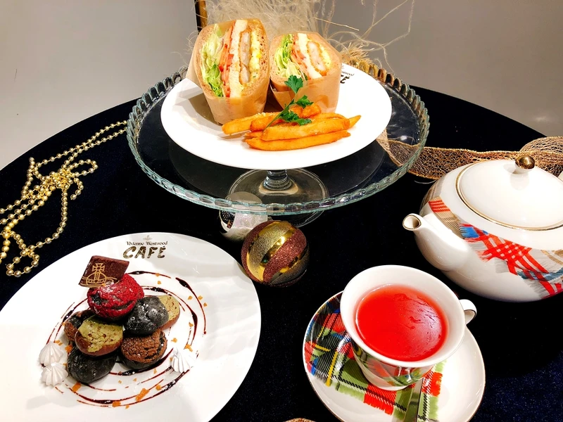 鱈魚時蔬三明治、聖誕隕石、洛神花玫瑰花茶