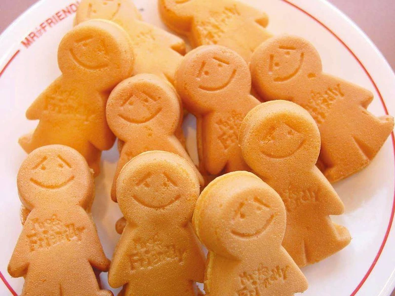 誠品信義店「Shining Christmas禮物嘉年華」展區設有日本人氣mr. friendly 人形燒,每日中午12點至晚上8點現場製作販售。 誠品信義店「Shining Christmas禮物嘉年華」展區設有日本人氣mr. friendly 人形燒,每日中午12點至晚上8點現場製作販售。