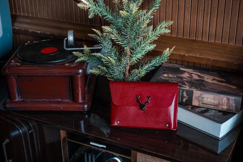 聖誕麋鹿手拿包手作體驗課程|特價2,480元|原價2,680元。 聖誕麋鹿手拿包手作體驗課程|特價2,480元|原價2,680元。