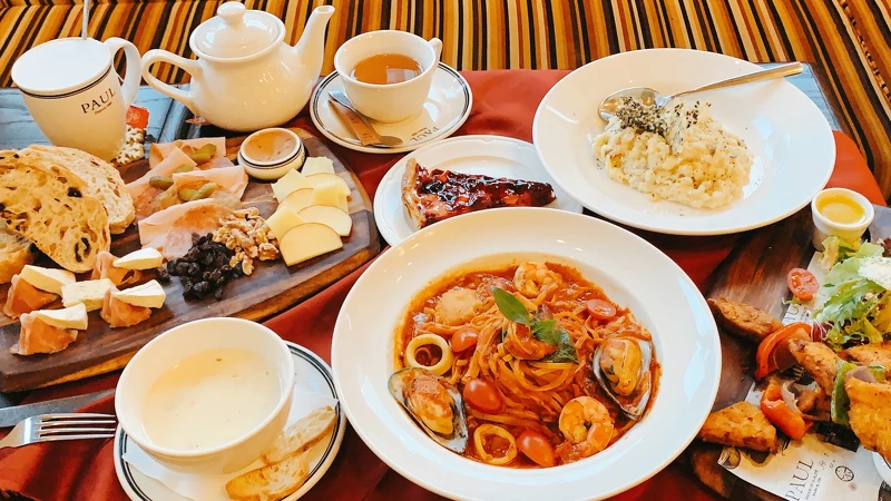 PAUL精選豪華套餐，從開胃菜、主餐到甜點一應俱全