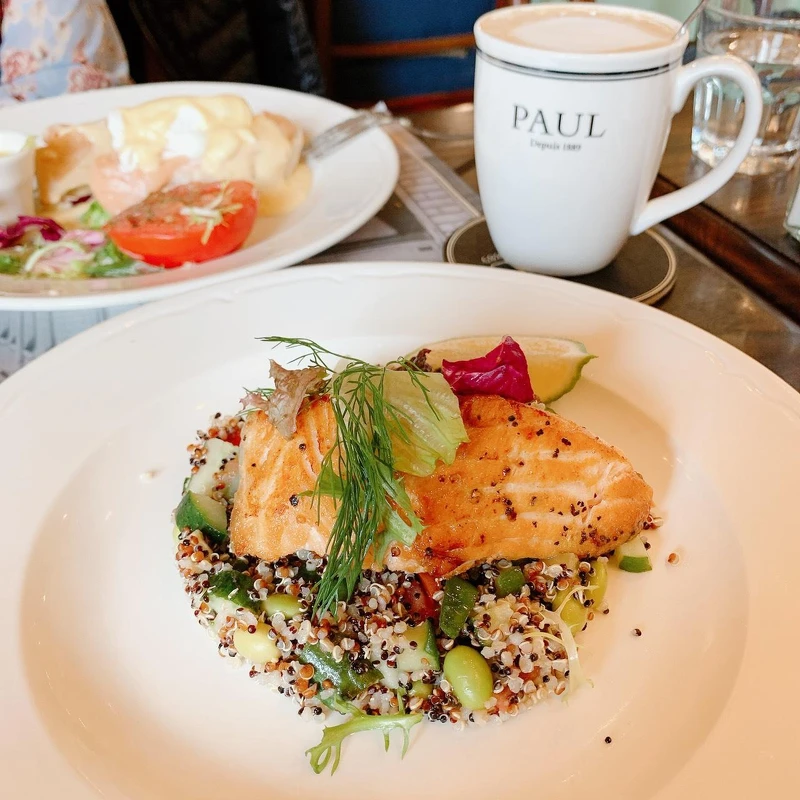 香嫩多汁的鮭魚排搭配藜麥，一推出就廣受好評