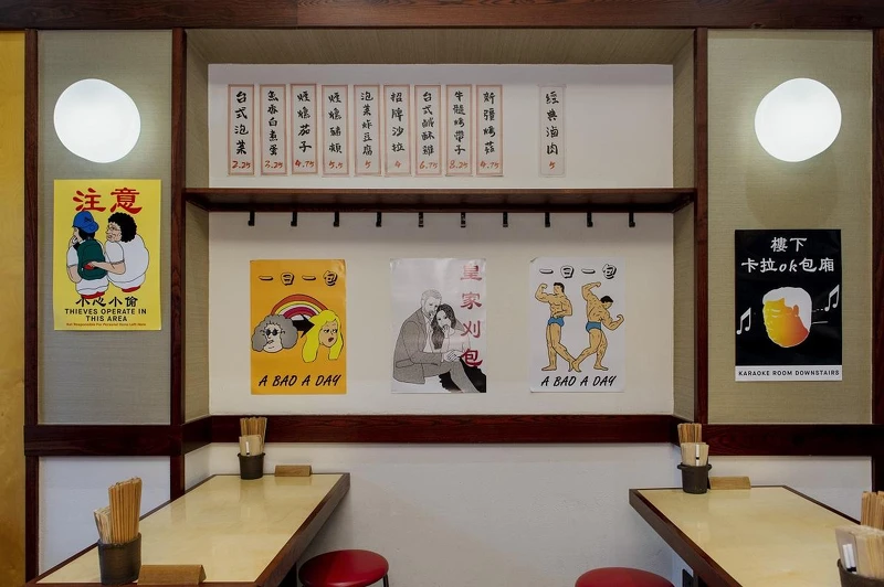 出生自創意相關的產業的他們,也在空間中放進新奇特色的細節,像是牆上的海報、菜單設計等等。 出生自創意相關的產業的他們,也在空間中放進新奇特色的細節,像是牆上的海報、菜單設計等等。