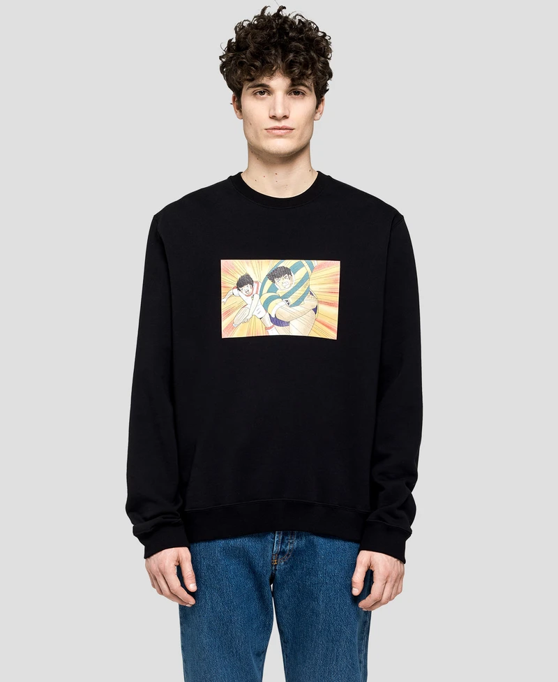 MSGM黑色足球小將翼長袖上衣(NT$15,800)。 MSGM黑色足球小將翼長袖上衣(NT$15,800)。