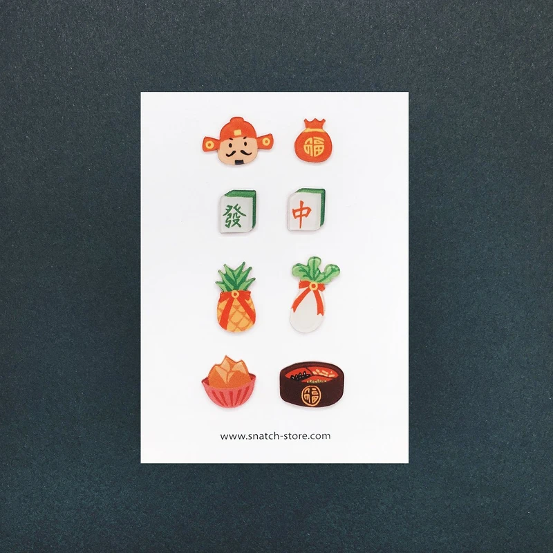 全系列除了耳環之外,也有同款別針。 全系列除了耳環之外,也有同款別針。