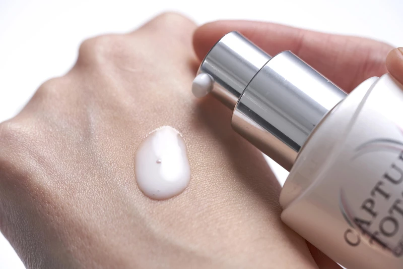 新一代的「超速活性載體」讓成分迅速滲透肌底、吸收滲透力提升30%,效果驚人。 新一代的「超速活性載體」讓成分迅速滲透肌底、吸收滲透力提升30%,效果驚人。