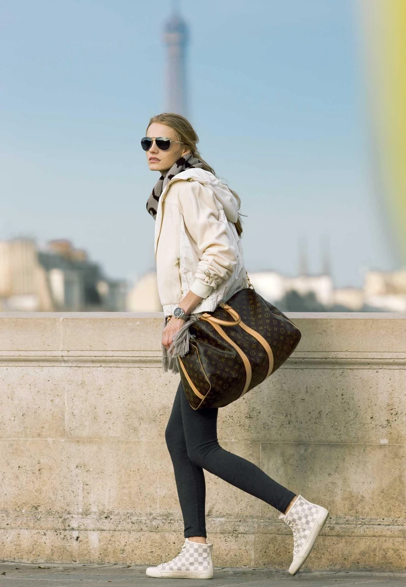 有背帶的Speedy，更具休閒運動感