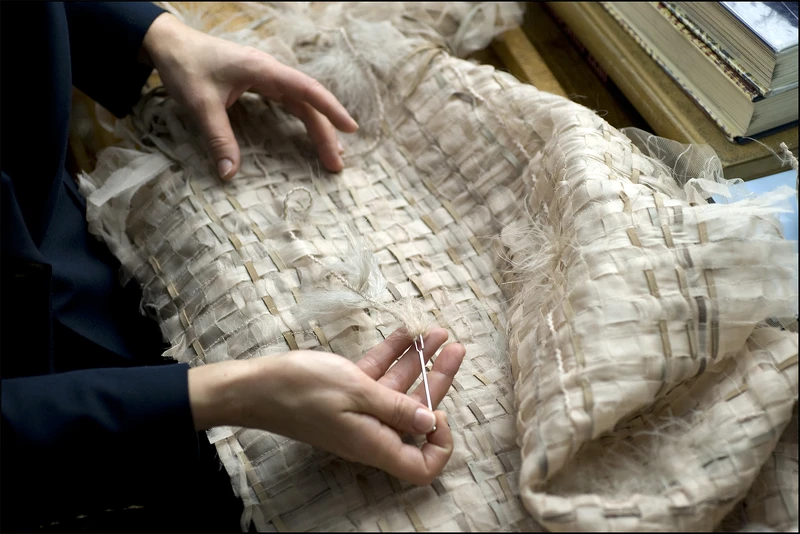 卡爾的帶領下，斜紋軟呢注入更多樣化的材質。