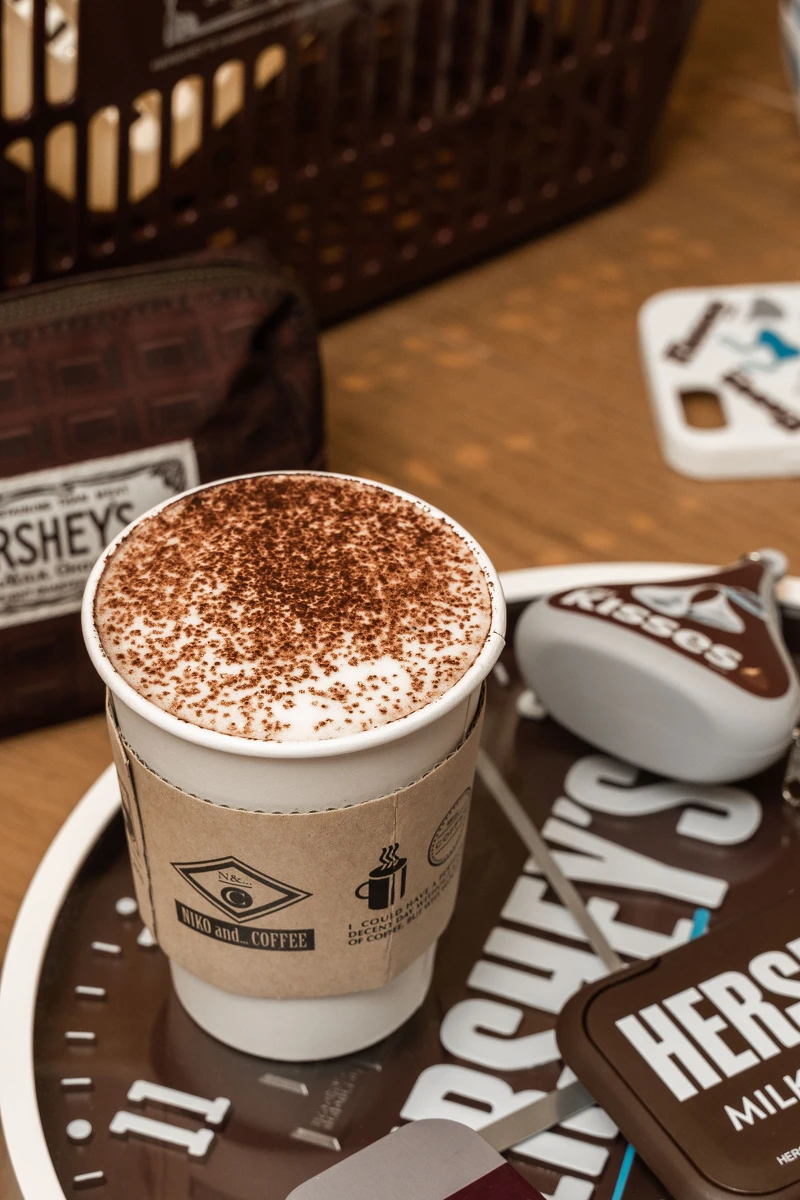 niko and ... × HERSHEY’S熱可可紅茶拿鐵