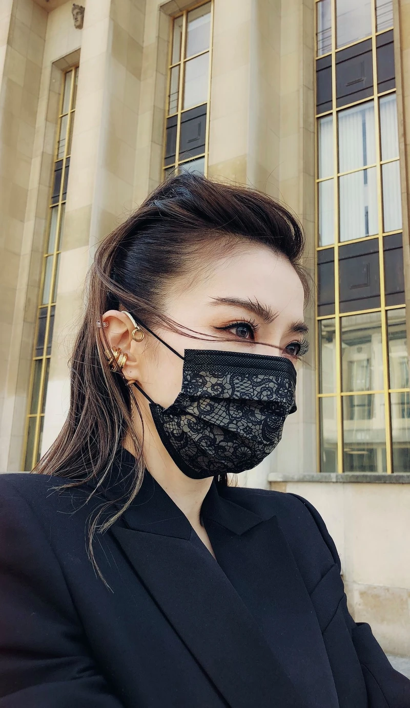 口罩要完全罩住口鼻才能有效阻隔病菌。