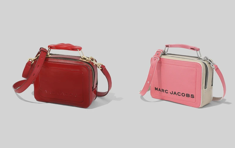Marc Jacobs 熱情烈焰紅The Box、糖果芭比粉 The Box ,(23cm) NT18,900、(20cm) NT16,900。 Marc Jacobs 熱情烈焰紅The Box、糖果芭比粉 The Box ,(23cm) NT18,900、(20cm) NT16,900。