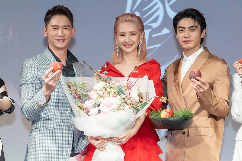 安心亞(中)在《墜愛》與溫昇豪(左)、宋柏緯(右)都有感情糾葛 安心亞(中)在《墜愛》與溫昇豪(左)、宋柏緯(右)都有感情糾葛