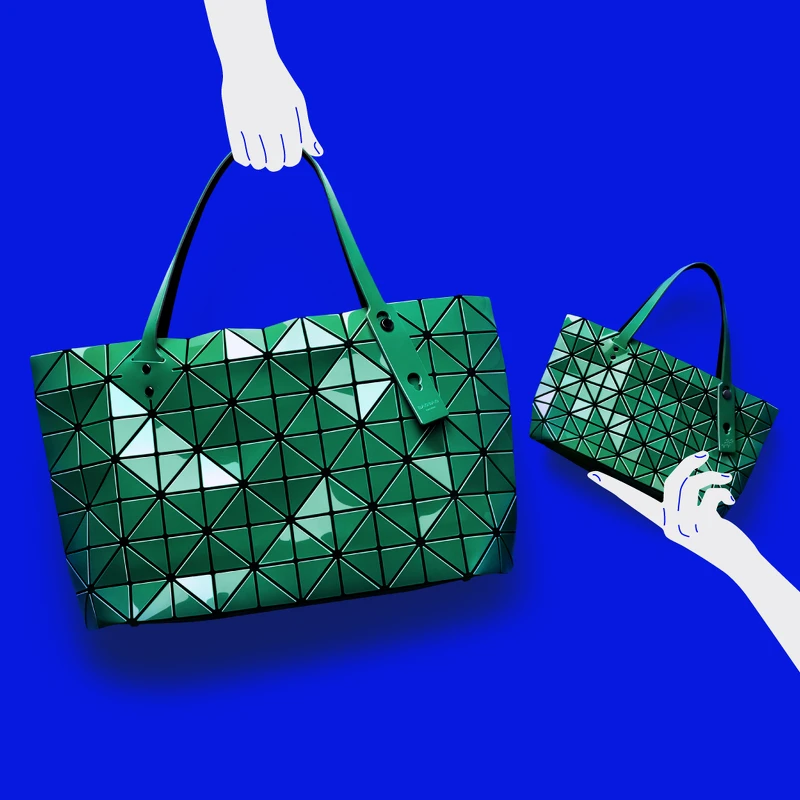 2020搖滾L托特包（大），NT$25,200；2020搖滾MINI托特包（小），NT$11,200。