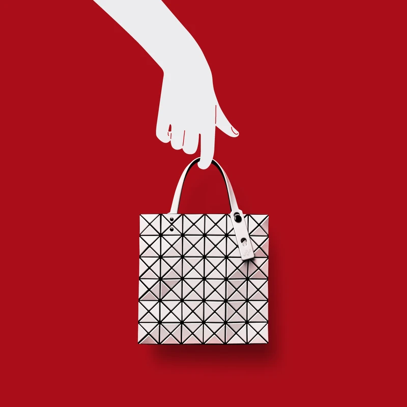 2020透光MINI經典包（小），NT $7,200。