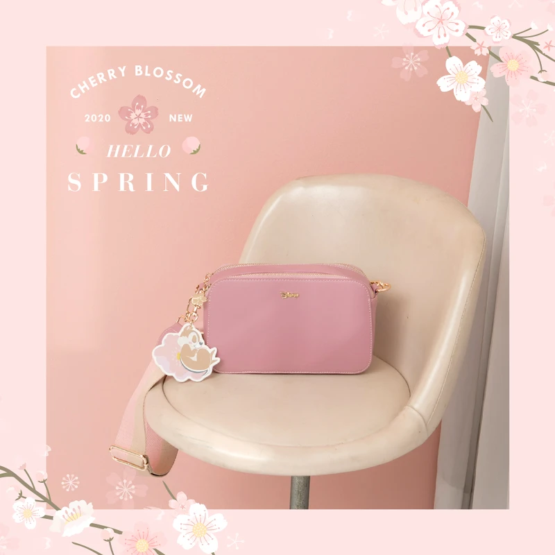 迪士尼櫻花奇蒂雙背帶相機包(原價NT$1,099;特價NT$899) 迪士尼櫻花奇蒂雙背帶相機包(原價NT$1,099;特價NT$899)