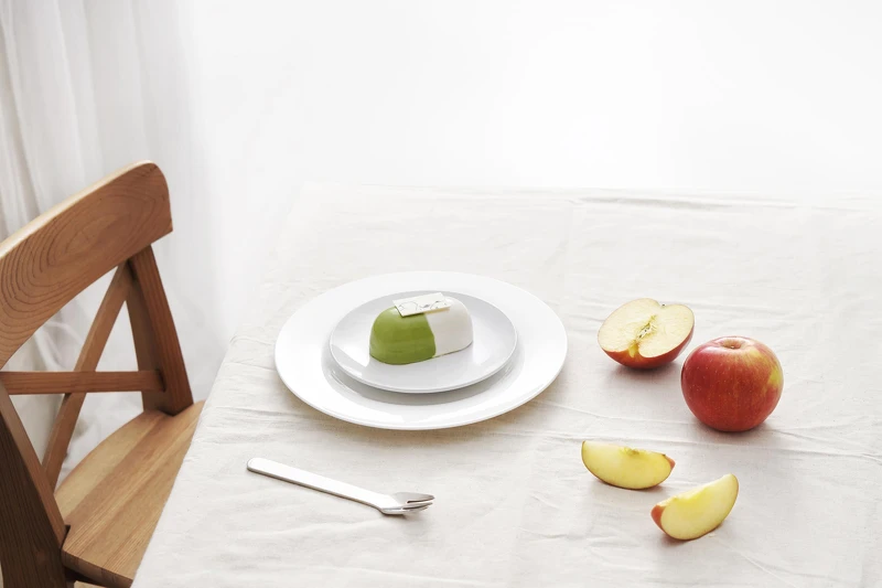 Equality (平等):蘋果慕斯 / 綠檸檬費南雪 / 蘋果果粒紫蘇果凍 / 青檸脆餅。 Equality (平等):蘋果慕斯 / 綠檸檬費南雪 / 蘋果果粒紫蘇果凍 / 青檸脆餅。