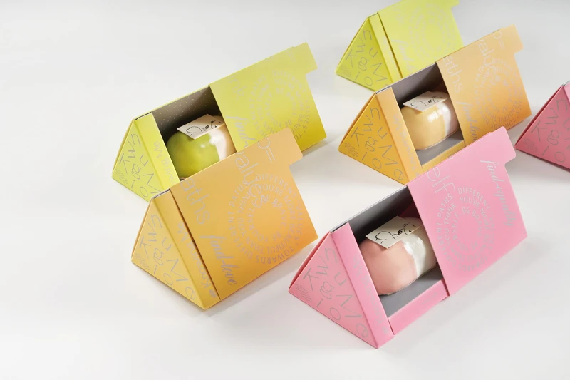 獲得超過40項國際設計大獎得主 劉經瑋設計師操刀 # Knowing Me外帶甜點盒包裝。 獲得超過40項國際設計大獎得主 劉經瑋設計師操刀 # Knowing Me外帶甜點盒包裝。