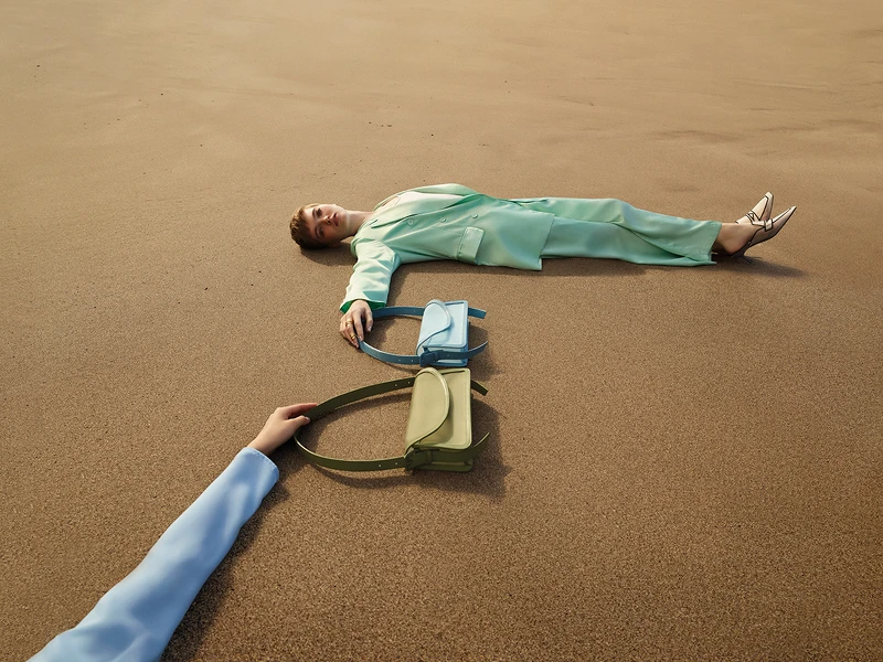 透明網紗斜背包(NT$1,490) 透明網紗斜背包(NT$1,490)