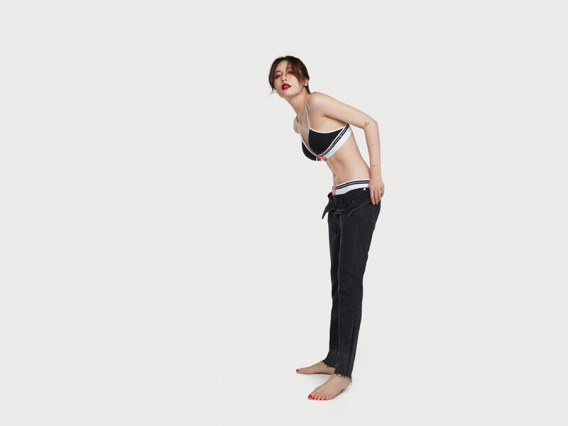 CK ONE織襪羅紋薄墊內衣(NT$1,980)、織襪羅紋內褲(NT$1,080)、休閒運動褲(NT$2,480) CK ONE織襪羅紋薄墊內衣(NT$1,980)、織襪羅紋內褲(NT$1,080)、休閒運動褲(NT$2,480)