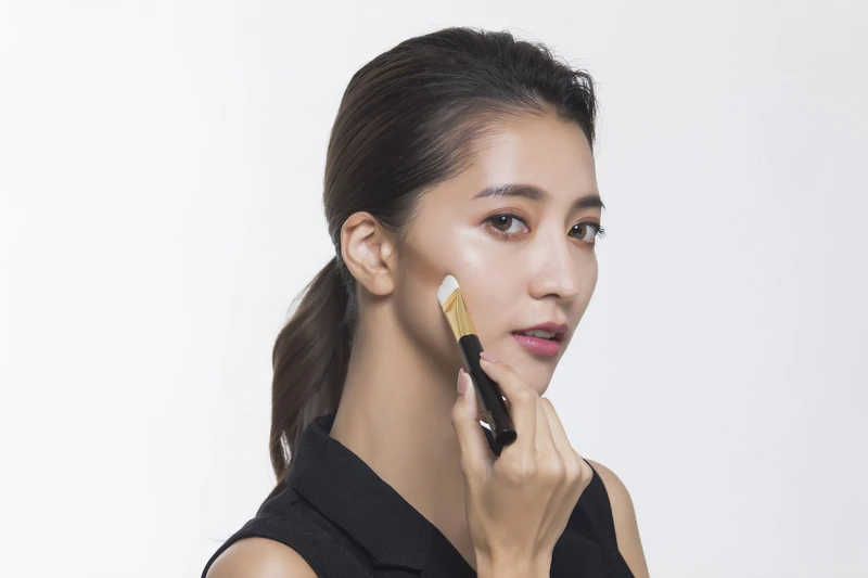 TOM FORD巨星光影修容盤 NT$2,850 / TOM FORD打亮刷 NT$3,000