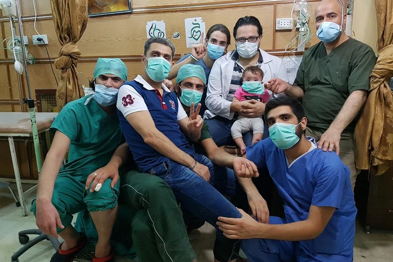 克難的戰地醫院,漢扎說他們曾在20天內動了幾千次手術 克難的戰地醫院,漢扎說他們曾在20天內動了幾千次手術