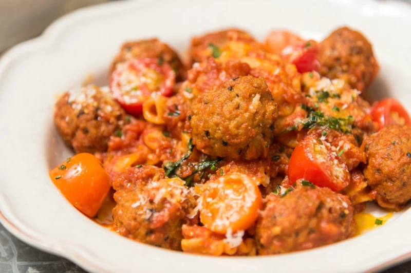 義式茄汁手工豬肉丸雞冠麵 義式茄汁手工豬肉丸雞冠麵