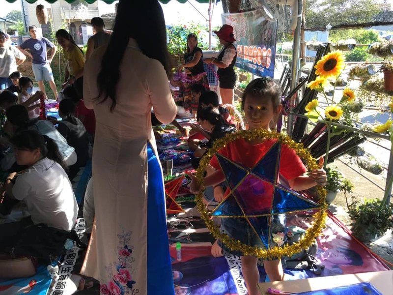 2018年中秋，越在嘉舉辦親子星星燈籠DIY活動。