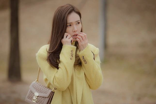 Miu Miu CONFIDENTIAL MATELASSÉ皮革金屬鍊帶包,NT57,500 Miu Miu CONFIDENTIAL MATELASSÉ皮革金屬鍊帶包,NT57,500