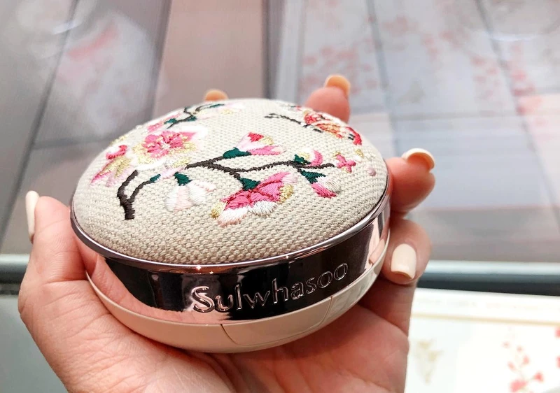 完美瓷肌氣墊粉霜(玫瑰金邊) 完美瓷肌氣墊粉霜(玫瑰金邊)