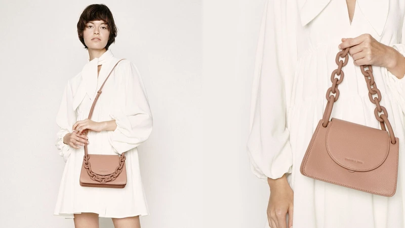 嫩粉色粗鍊小型肩背包