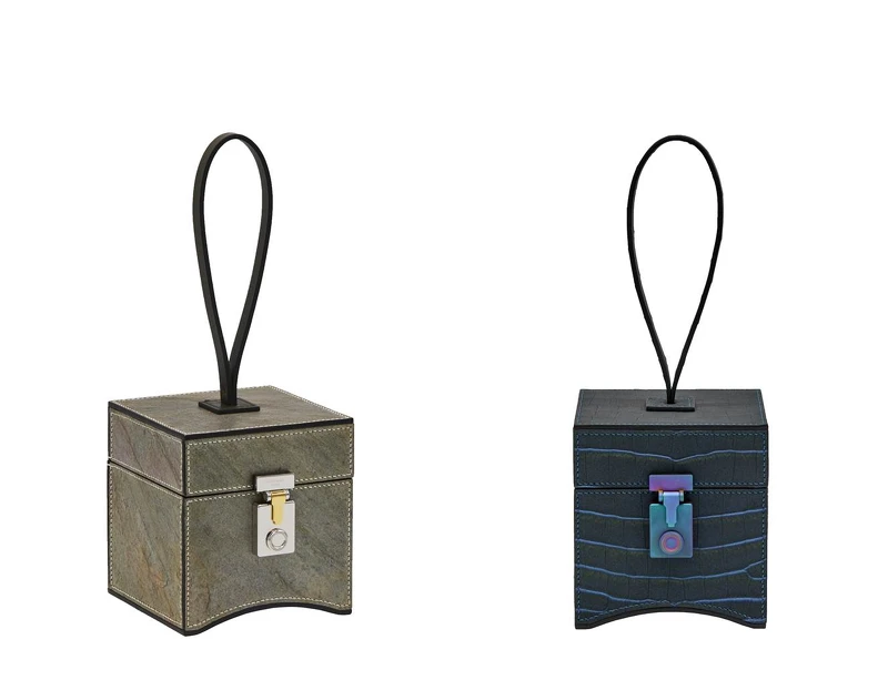 Mini Vanity Limousine(岩板系列)，石灰色包款；Mini Vanity Limousine (啞光鱷魚皮) 夜藍色包款。