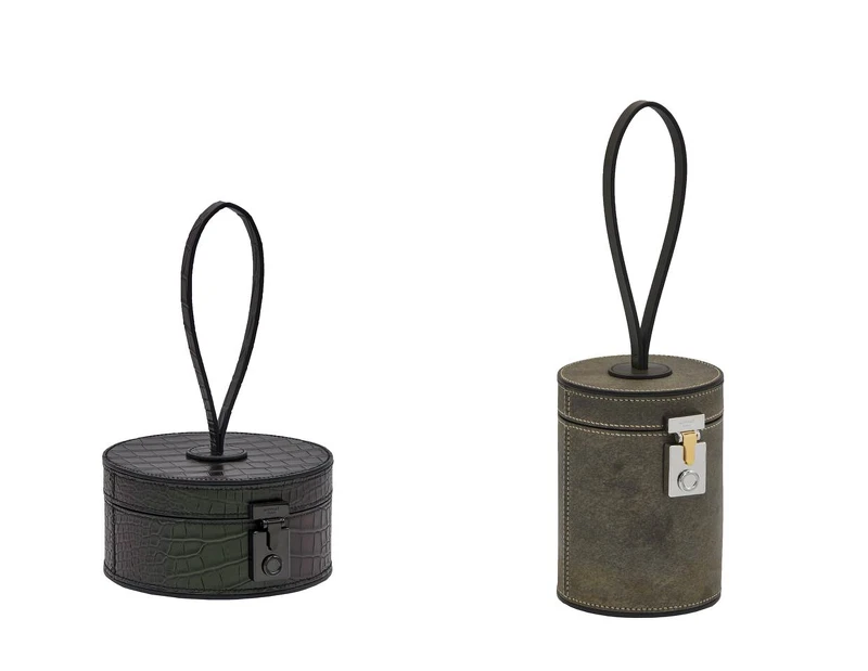 Mini Vanity Macaron (鱷魚皮Iridescent)，黑色包款；Mini Vanity Totem(岩板系列)石灰色包款。