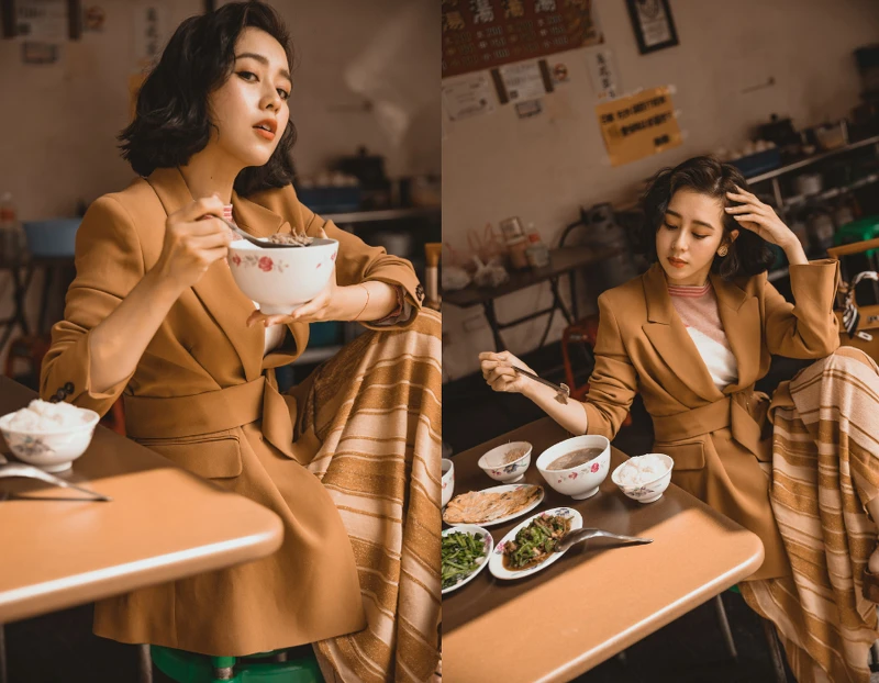 雲雀色西裝外套 $21,300、色塊拼接針織衫 $12,900、針織打褶裙 $15,300 雲雀色西裝外套 $21,300、色塊拼接針織衫 $12,900、針織打褶裙 $15,300