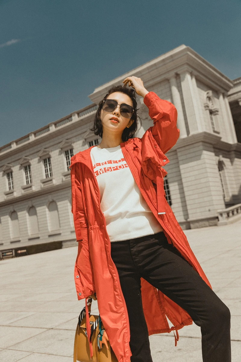 多穿式風衣外套 $25,600、A PERFECT DAY針織衫 $11,600、修身丹寧褲 $9,600 多穿式風衣外套 $25,600、A PERFECT DAY針織衫 $11,600、修身丹寧褲 $9,600