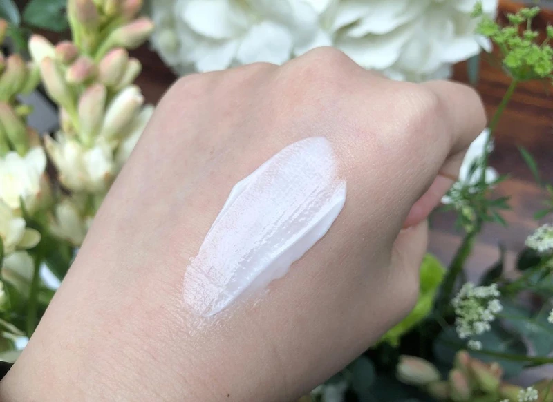 香奈兒奢華金燦煥白乳霜質地