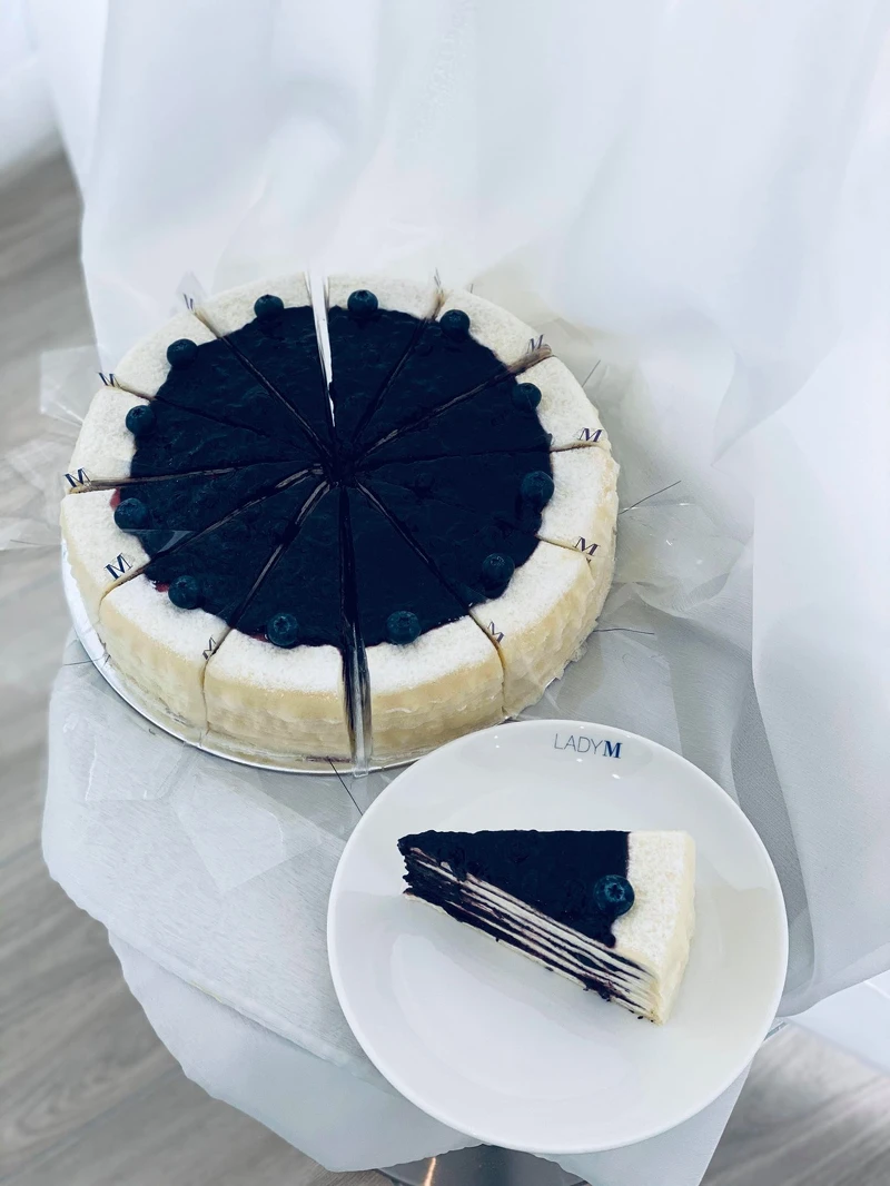 藍莓起司千層蛋糕(單片280元；九吋2,800元)