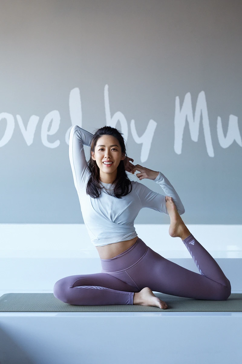 繫帶短背心,Lululemon;長褲,可彤個人私物。場地,Space Cycle。 繫帶短背心,Lululemon;長褲,可彤個人私物。場地,Space Cycle。