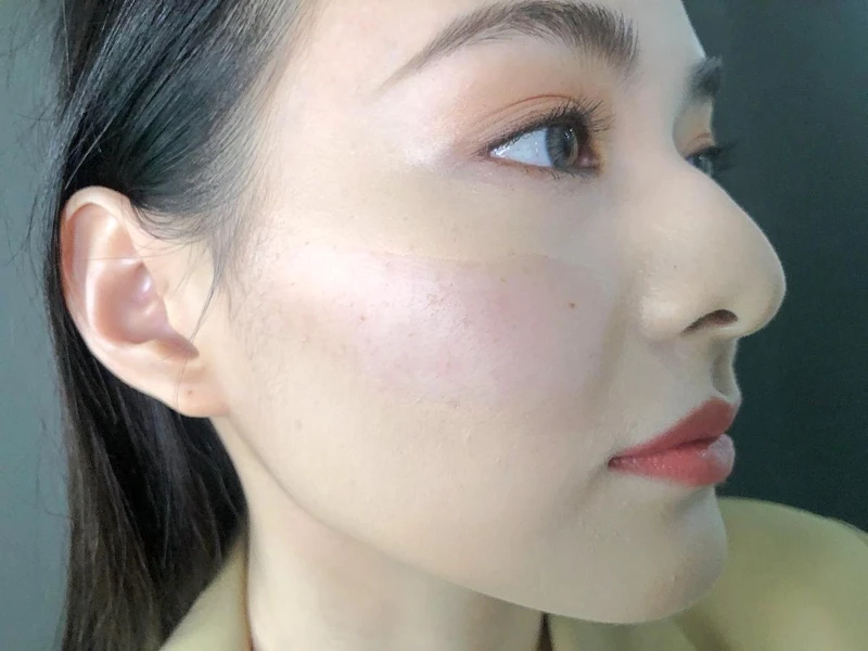 高度遮瑕的微霧妝效 高度遮瑕的微霧妝效