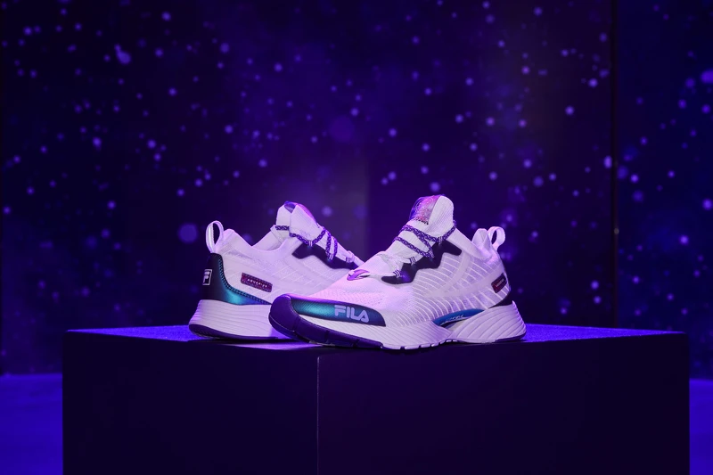 Fila慢跑鞋（NT$2,680）